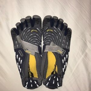 Vibram running shoes size 40